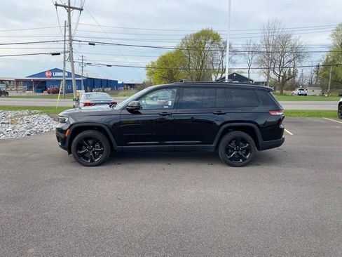 Used 2023 Jeep Grand Cherokee L Laredo AWD/4WD image 8