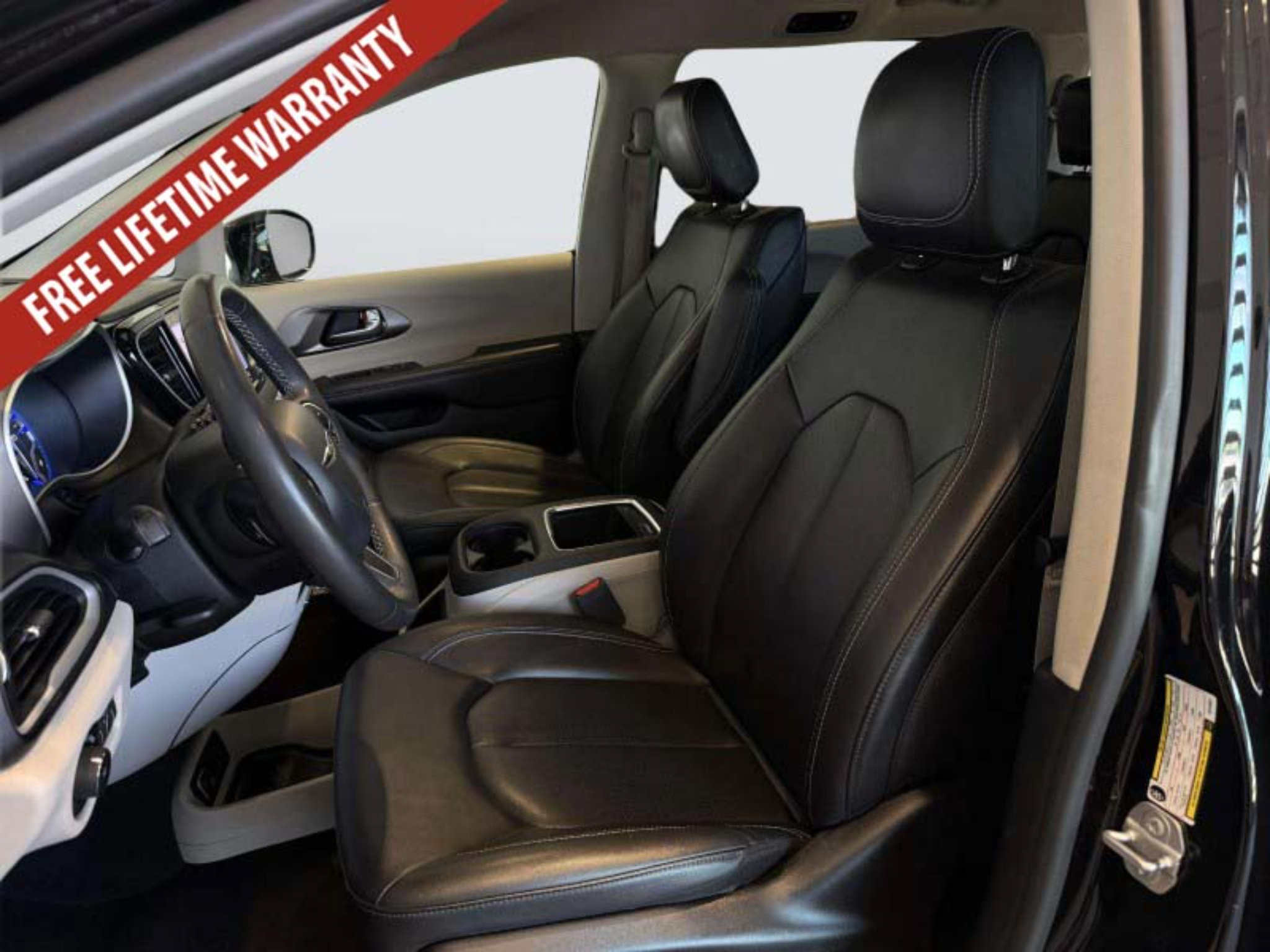 Used 2024 Chrysler Pacifica Touring-L FWD image 32