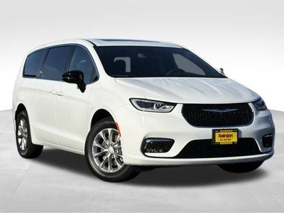 New 2026 Chrysler Pacifica Select