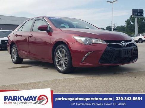 Used 2017 Toyota Camry SE w/ Moonroof Package FWD image 1