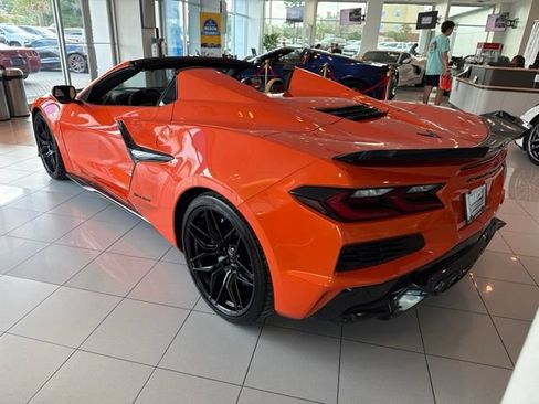 Used 2025 Chevrolet Corvette Z06 RWD image 13