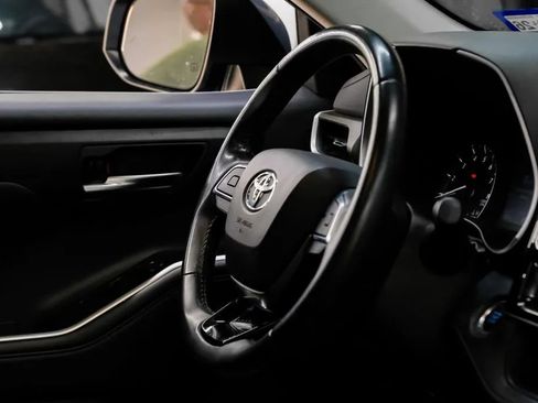 Used 2021 Toyota Highlander XLE FWD image 20