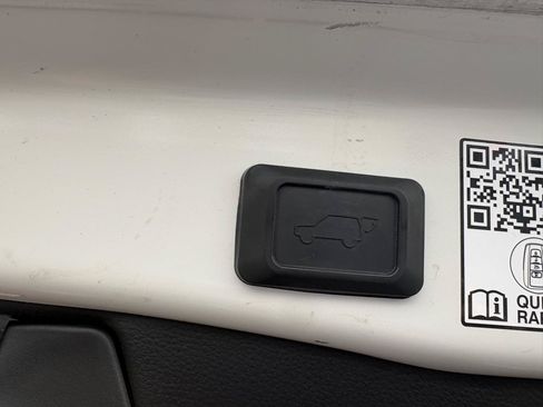 Used 2021 Toyota RAV4 Limited AWD/4WD image 17