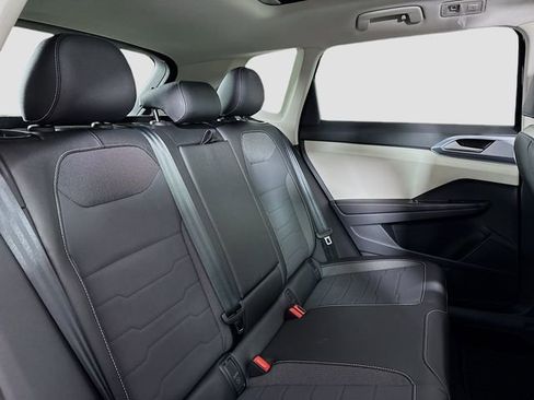 New 2025 Volkswagen Taos SE image 27