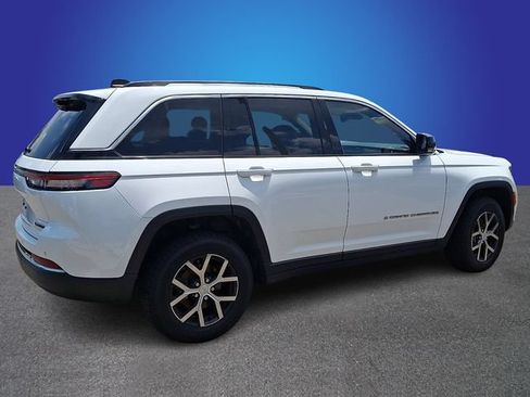 Used 2023 Jeep Grand Cherokee Limited w/ Luxury Tech Group II AWD/4WD image 4