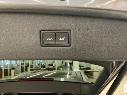 Used 2019 Volkswagen Tiguan SEL Premium AWD/4WD image 36