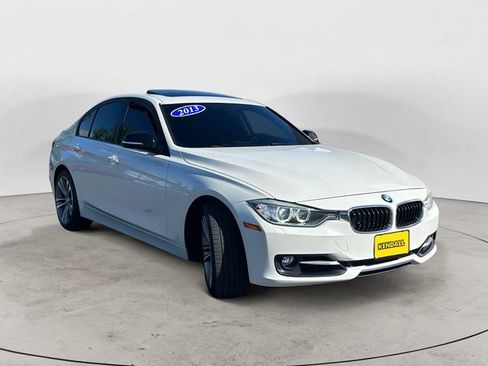 Used 2013 BMW 335i xDrive Sedan w/ Technology Pkg AWD/4WD image 3