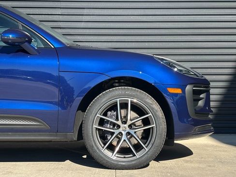 Certified 2025 Porsche Macan image 11