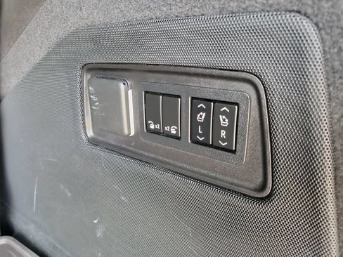 Used 2021 Cadillac Escalade Premium Luxury w/ Driver Assist Tech Package AWD/4WD image 31