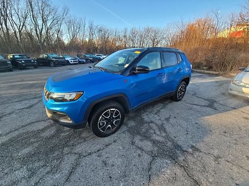 Used 2024 Jeep Compass Trailhawk image 2