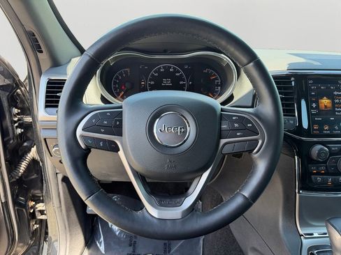 Used 2022 Jeep Grand Cherokee Laredo X RWD image 19