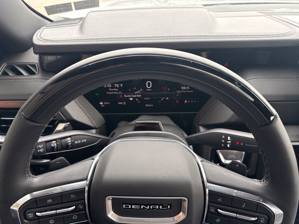Used 2026 GMC Yukon Denali w/ Denali Reserve Package AWD/4WD image 33