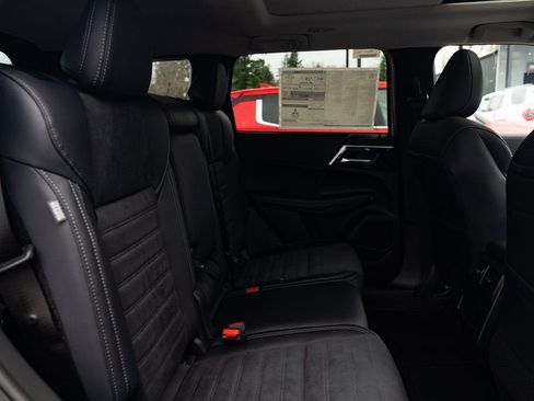 New 2025 Mitsubishi Outlander SE image 22