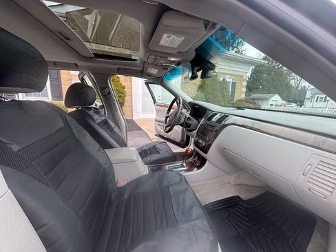 Used 2007 Cadillac DTS Luxury II image 10