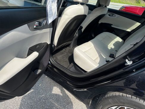 Used 2022 Kia Forte LXS FWD image 17