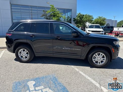 Used 2023 Jeep Grand Cherokee Laredo AWD/4WD image 30