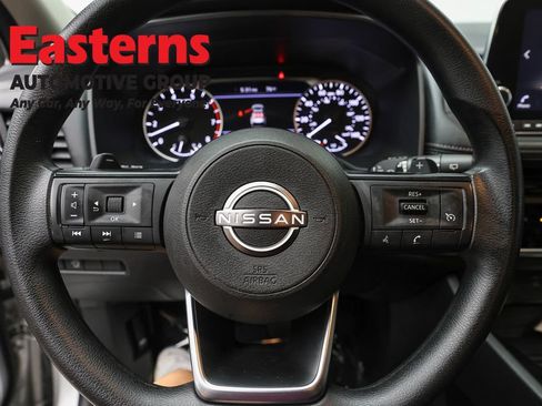 Used 2024 Nissan Rogue S AWD/4WD image 10