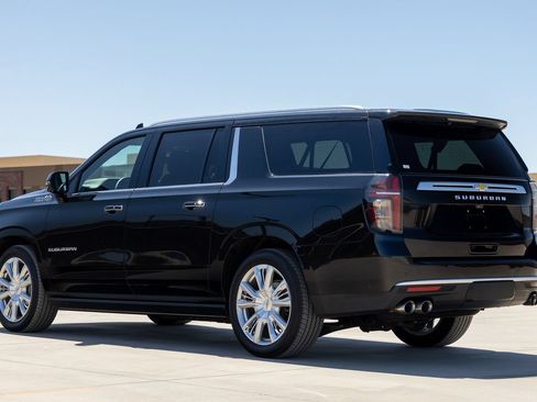 Used 2024 Chevrolet Suburban High Country AWD/4WD image 10