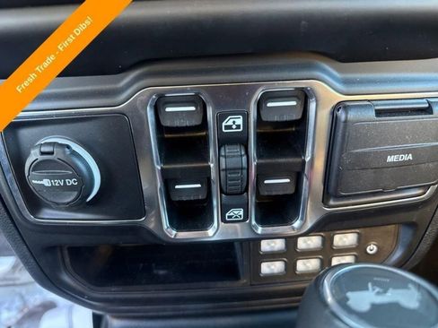 Used 2022 Jeep Wrangler Unlimited Sahara w/ Cold Weather Group image 12