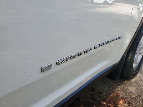 Used 2025 Jeep Grand Cherokee Laredo w/ MOPAR Finishing Package image 7