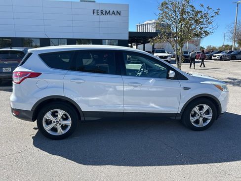 Used 2015 Ford Escape SE image 4