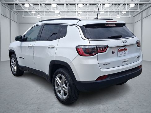 Used 2023 Jeep Compass Latitude AWD/4WD image 3