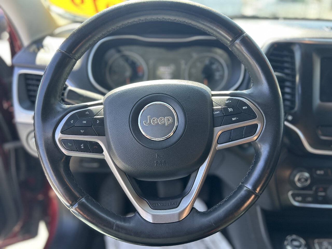 Used 2019 Jeep Cherokee Latitude Plus w/ Comfort/Convenience Group AWD/4WD image 10