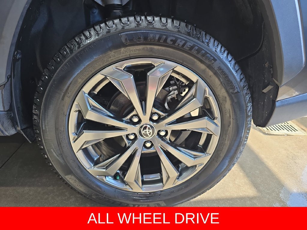 Used 2022 Toyota RAV4 XLE Premium AWD/4WD image 34