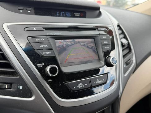 Used 2014 Hyundai Elantra SE w/ Option Group 02 FWD image 18