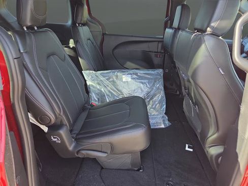 New 2026 Chrysler Pacifica Select w/ S Appearance Package image 31