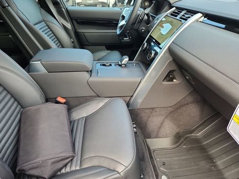 New 2026 Land Rover Discovery S AWD/4WD image 3