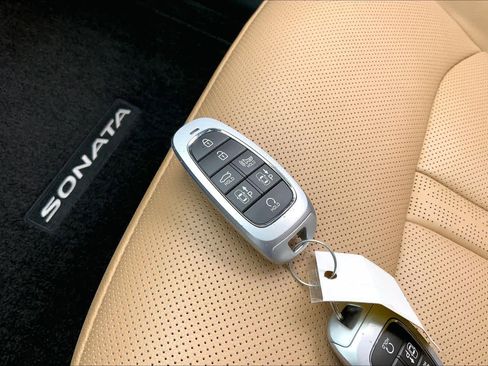 Used 2022 Hyundai Sonata Limited image 15