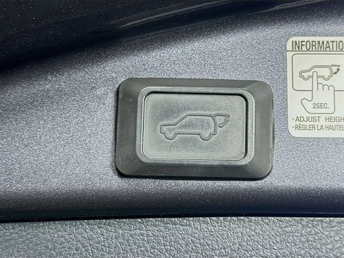 Used 2015 Toyota RAV4 Limited AWD/4WD image 29