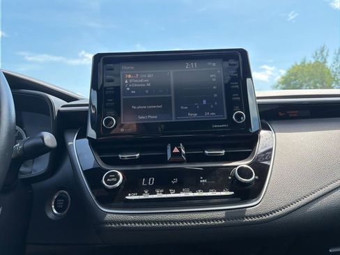 Certified 2022 Toyota Corolla SE w/ SE Premium Package FWD image 25