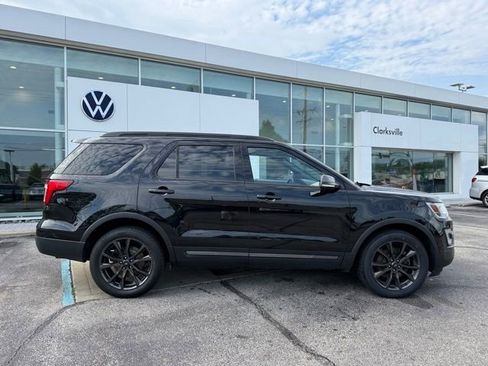 Used 2017 Ford Explorer XLT AWD/4WD image 6