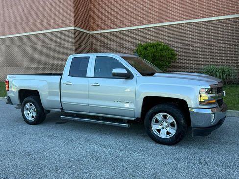 Used 2017 Chevrolet Silverado 1500 LT w/ All Star Edition AWD/4WD image 18