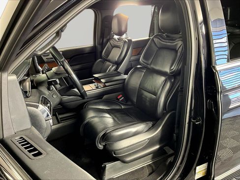 Used 2019 Lincoln Navigator L Select AWD/4WD image 20