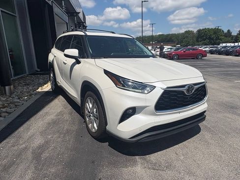 Used 2021 Toyota Highlander Limited AWD/4WD image 4