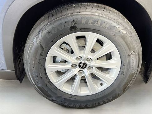 New 2026 Toyota Grand Highlander XLE image 11