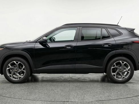 Used 2025 Chevrolet Trax LT image 5