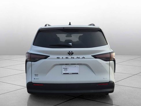 New 2026 Toyota Sienna XLE FWD image 4