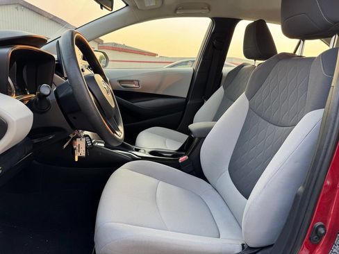 Used 2021 Toyota Corolla LE FWD image 4