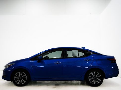 Used 2023 Nissan Versa SV image 5