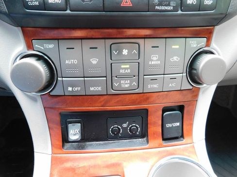 Used 2008 Toyota Highlander Limited AWD/4WD image 16