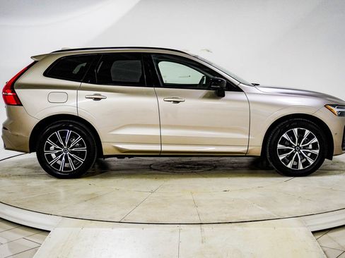 Used 2025 Volvo XC60 B5 Plus image 11