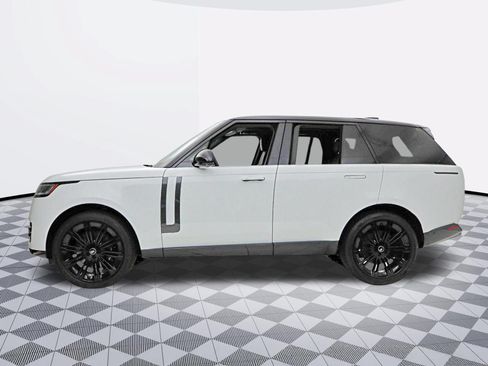 Used 2025 Land Rover Range Rover SE AWD/4WD image 3