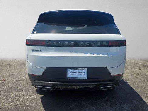 Used 2025 Land Rover Range Rover Sport SE AWD/4WD image 4
