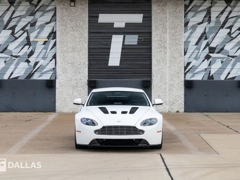 Used 2011 Aston Martin V12 Vantage Coupe image 3