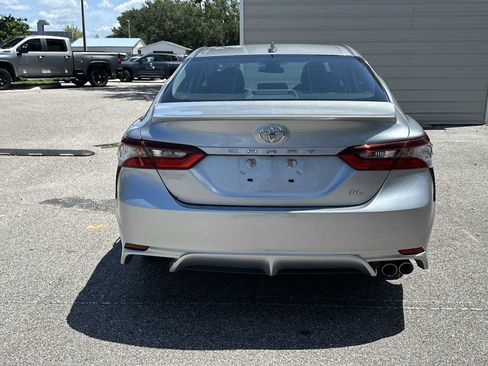 Used 2021 Toyota Camry SE FWD image 5