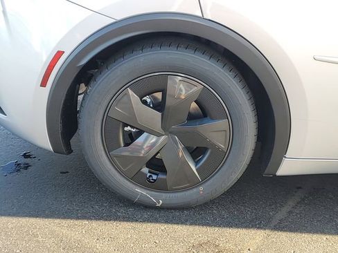 Used 2026 Toyota Prius LE image 5